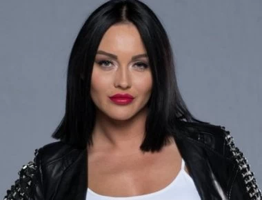 Κρατηθείτε: Η Ζένια από το Power of Love χωρίς...ρούχα! (φώτο)